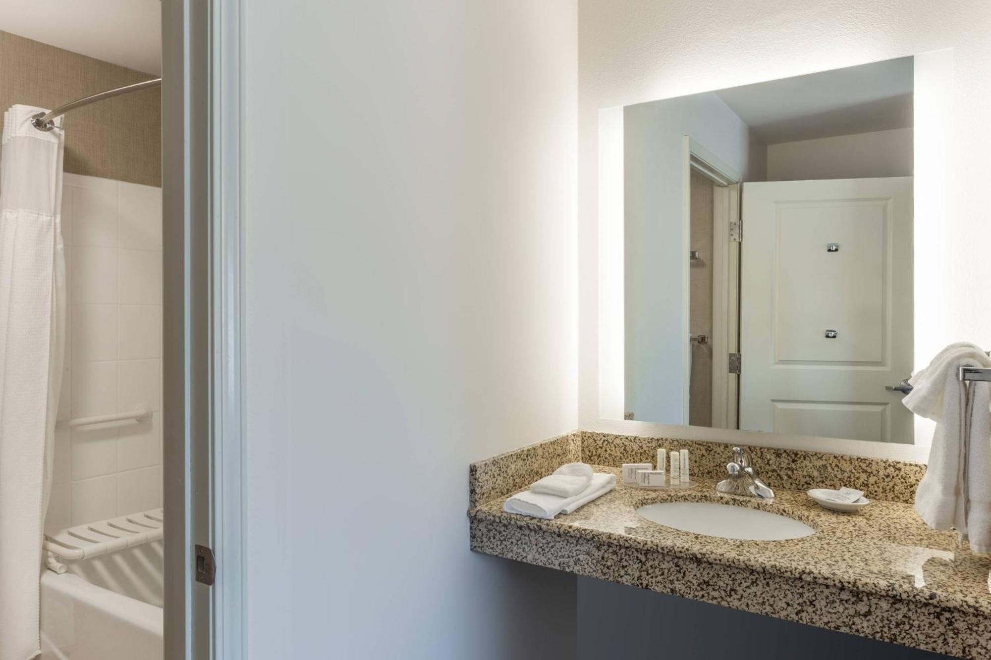 Residence Inn Дълут Екстериор снимка